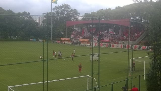 Torcida apoia São Paulo em treino antes do Choque-Rei