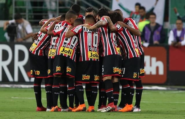 Jogadores do São Paulo reconhecem problemas da equipe e trabalham por dias melhores no clube