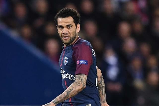 Daniel Alves (PSG): Um dos piores em campo na derrota de 2 a 1 para o Real Madrid, que custou a eliminação na Champions. Colaborou muito pouco na parte ofensiva do time francês e perdeu a bola que originou o primeiro gol do time madrilenho.