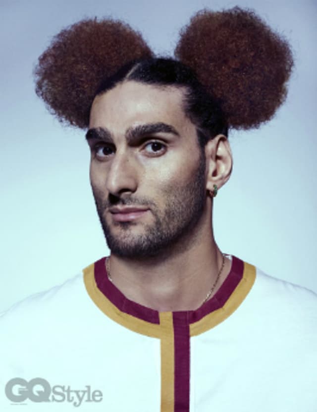 Fellaini posa para revista e acaba comparado ao Mickey