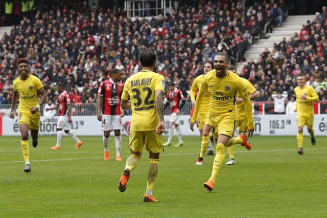 Nice x PSG - gol de Daniel Alves