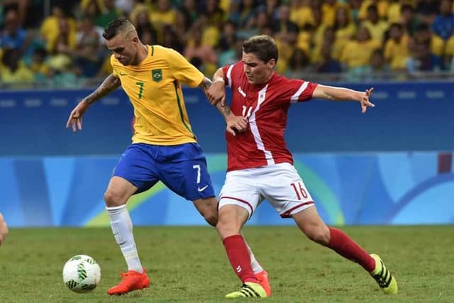 Luan - O atacante Luan ficou de fora da lista de Tite para amistosos contra Rússia e Alemanha e sua presença na Copa vem sendo cobrada por diversos torcedores e jornalistas. Porém, vários treinadorss foram cobrados por atletas que ficaram de fora do Mundial. O LANCE! relembra alguns casos.