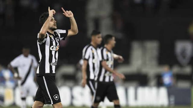 Foi com emoção. Num clássico movimentado, o Botafogo venceu o Vasco na noite desta quarta-feira, no Nilton Santos, e avançou à decisão da Taça Rio. Igor Rabello, que fez o gol que garantiu a vaga, foi o melhor em campo. Gatito, Luiz Fernando e Brenner também se destacaram no 3 a 2. Confira, a seguir, as notas do L! (avaliações por Lazlo Dalfovo - lazlodalfovo@lancenet.com.br)