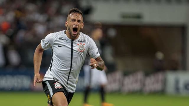 Um golaço de Maycon, o melhor em campo, garantiu a classificação do Corinthians, que venceu o Bragantino por 2 a 0, na Arena, e avançou à semifinal do Paulistão. Os dois gols saíram no primeiro tempo, numa partida de boas atuações do Timão. Veja as notas (por Guilherme Amaro)