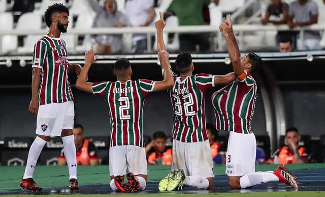 Foi na base da vontade! O Fluminense jogou bem, segurou a pressão do Flamengo na etapa final e avançou à decisão da Taça Rio. O zagueiro Gum fez o gol do empate no 1 a 1, no Nilton Santos, e recebeu a maior nota. Além dele, outros nomes se destacaram na boa atuação coletiva. Confira, a seguir, as avaliações do LANCE! (Notas por Luiza Sá - luizasa@lancenet.com.br)