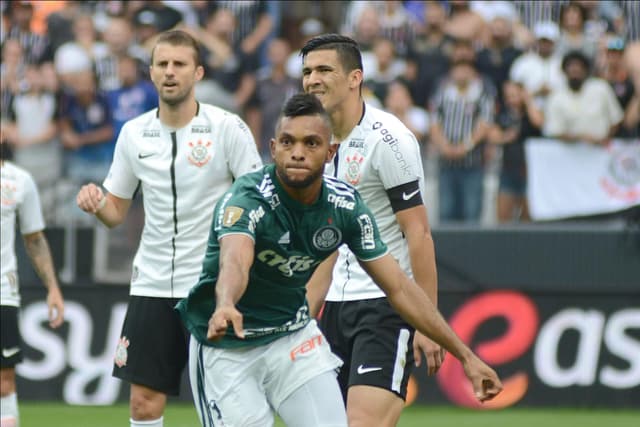 A estrela de Borja brilhou na vitória do Palmeiras por 1 a 0 sobre o Corinthians, no primeiro jogo da final do Paulistão. O atacante fez o gol único do duelo e ajudou bem na marcação. Veja as notas para os jogadores do Verdão e Roger (Por Fellipe Lucena - fellipelucena@lancenet.com.br)