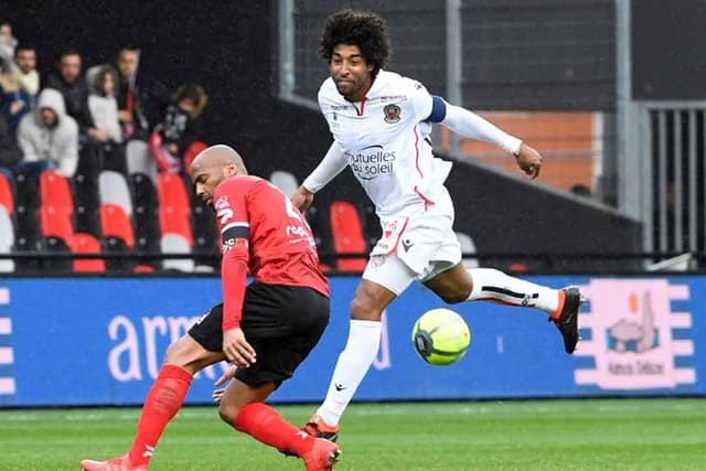 Dante (Nice) - O Nice venceu, fora de casa, o Troyes por 2 a 0, com dois gols do atacante Alassane Plea. O zagueiro e capitão da equipe, Dante, fez uma grande partida. Seguro, comandou a defesa do Nice.