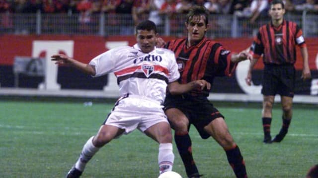 14/10/1999 - Atlético PR 4 x 1 São Paulo - O primeiro duelo na Arena terminou com goleada atleticana pelo Brasileirão, com dois gols do atacante Lucas, um de Adriano Gabiru e outro de Kelly. Começava ali um longo tabu para o Tricolor paulista <br>