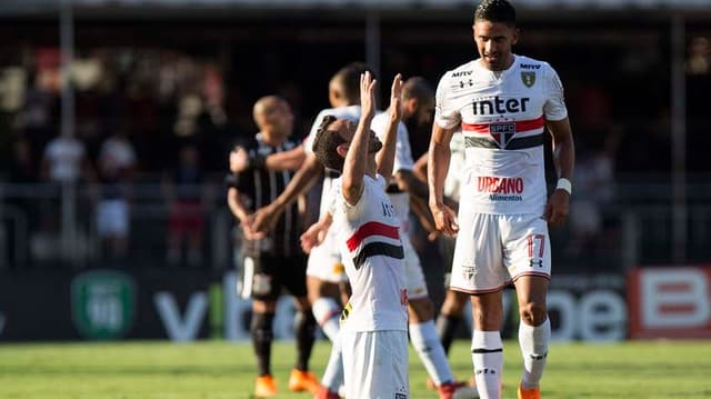 São Paulo e Corinthians se enfrentam neste sábado, às 21 horas, no Morumbi e o duelo conta com um tabu de 15 anos em campo. A última vez que o Tricolor venceu o Timão por duas vezes consecutivas em sua casa foi em 2003, pelo placar de 2 a 1. Confira o resultado de todos os Majestosos neste período...&nbsp;