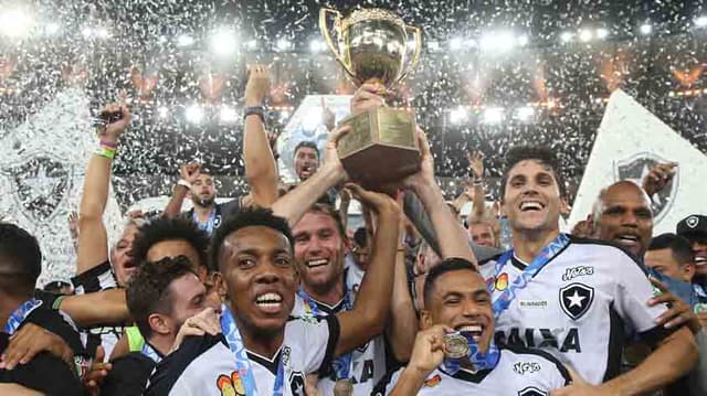 8/4 - A equipe de Alberto Valentim reverteu o resultado de 3 a 2 e conquistou o Campeonato Carioca de 2018. O Glorioso venceu o Vasco no tempo normal por 1 a 0 com gol de Carli, levando a decisão para os pênaltis, onde Gatito brilhou e deu o título ao Fogão