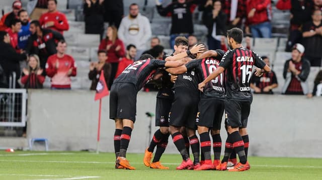 A primeira rodada do Campeonato Brasileiro teve uma boa média de gols. Em 10 jogos realizados, 27 gols foram marcados, fazendo com que esta média ficasse em 2,7 gols por jogo. A partida com mais gols foi entre Atlético-PR 5 x 1 Chapecoense.