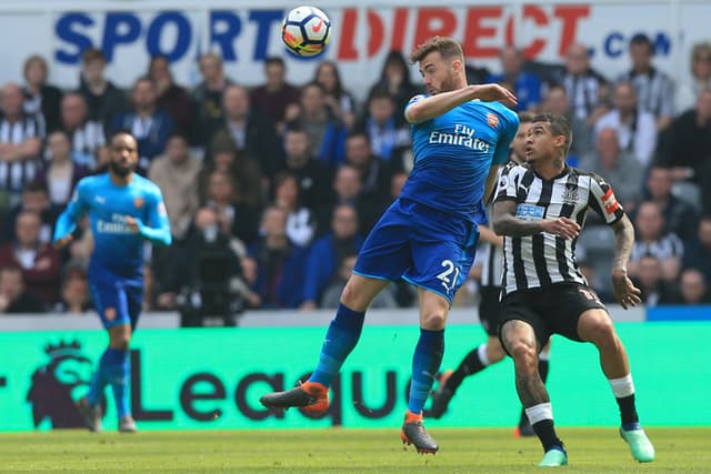 Kenedy (Newcastle) - O Newcastle recebeu o Arsenal e venceu por 2 a 1. Perez e Ritchie fizeram para o Newcastle e Lacazette descontou para o Arsenal. Com boa atuação, Kenedy, ex-Fluminense, participou bem do jogo ofensivamente. Jogando na ponta esquerda, o brasileiro deu dois chutes a gol e incomdou a defesa do Arsenal.