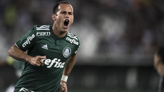 O Palmeiras fez um primeiro tempo bem fraco, melhorou após a troca de Lucas Lima por Guerra - autor do gol - no intervalo e voltou a arrefecer nos minutos finais, cedendo o empate ao Botafogo. Confira a avaliação do LANCE! (notas por Fellipe Lucena)