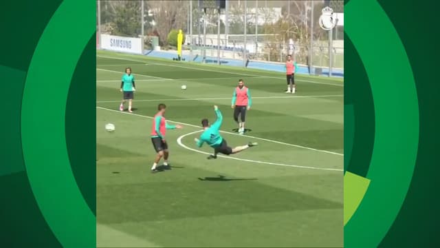 CR7 faz golaço de voleio em treino do Real Madrid