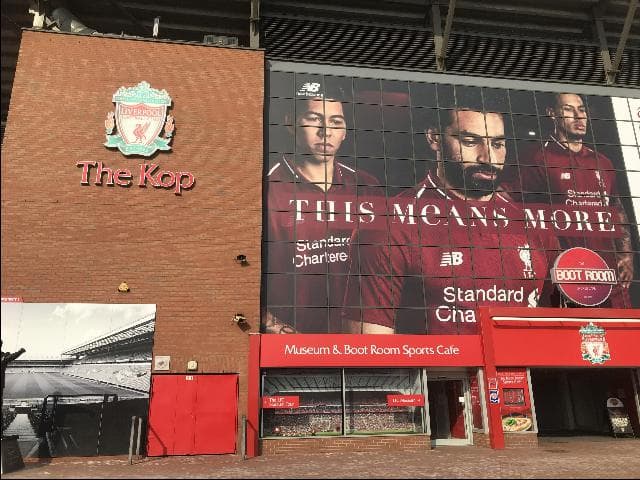 Protagonismo de Salah fica evidente também no estádio e na loja do Liverpool