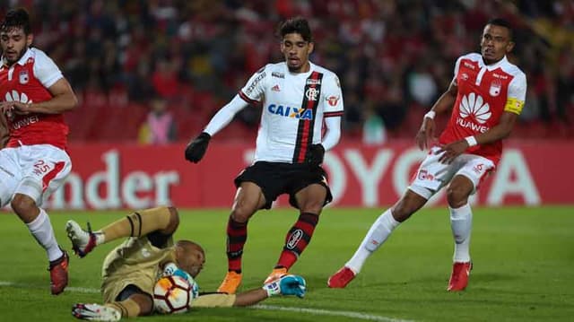 O Flamengo ficou no empate sem gols com o Santa Fe, nesta quarta-feira, em Bogotá, em duelo válido pela Copa Libertadores. O Rubro-Negro não teve um bom rendimento e não foi eficiente. A defesa rubro-negra recebeu as melhores avaliações. Confira, a seguir, as notas do LANCE! (por Matheus Dantas -&nbsp;matheusdantas@lancenet.com.br).