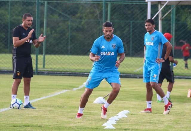 Oswaldo Henríquez foca em duelo do Sport com o Paraná em busca da primeira vitória na Série A