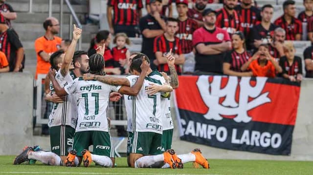 O Palmeiras venceu em o Furacão jogando fora de casa, com gols do lateral Marcos rocha e do volante Bruno Henrique, os grandes destaques da vitória alviverde no Paraná. Confira as notas do LANCE!&nbsp;(por Alexandre Guariglia)<br>