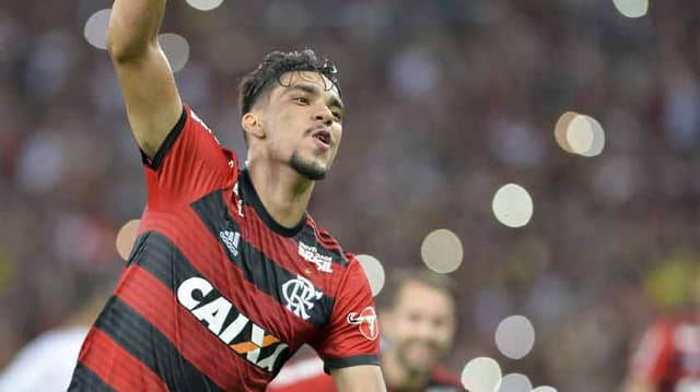 Flamengo venceu o Internacional por 2 a 0 e segue líder&nbsp;