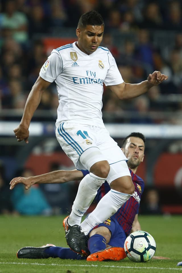 Casemiro (Real Madrid) - O volante teve boa atuação no El Clásico, liderando o time do Real Madrid em desarmes e contribuindo para a defesa merengue.