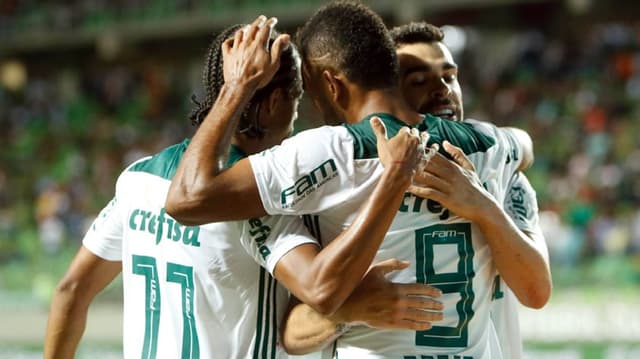 O Palmeiras venceu o América-MG por 2 a 1 e agora joga por um empate para chegar às quartas de final da Copa do Brasil. Apesar do gol perdido no início, Borja foi o destaque, ao abrir placar e dar a assistência para Keno ampliar. Veja a seguir as notas da partida.