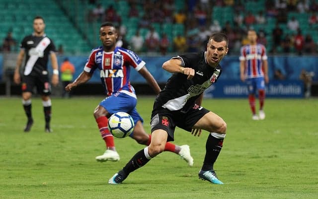 No jogo de ida das oitavas da Copa do Brasil, vitória do Bahia sobre o Vasco, em Salvador, por 3 a 0. Veja a galeria L!