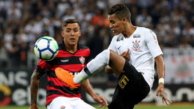 O Corinthians dominou o Vitória e venceu com tranquilidade, avançando às quartas de final da Copa do Brasil. Romero marcou duas vezes e teve atuação destacada, assim como os demais homens de frente, com menos brilho. Sidcley destoou e foi um pouco abaixo, enquanto Vitória só teve brilho com André Lima, que entrou no segundo tempo e deixou sua marca.&nbsp;