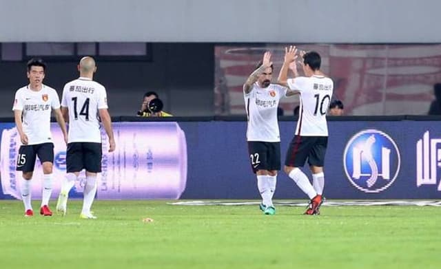 Lavezzi e Hernanes - Guangzhou Evergrande x Shandong Luneng