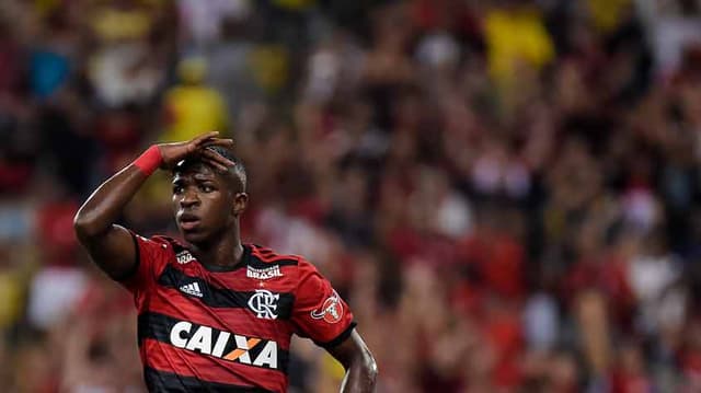 O Flamengo empatou o movimentado clássico contra o Vasco neste domingo, no Maracanã. Os destaques rubro-negros foram Vinicius Junior, autor do gol, e Éverton Ribeiro, que participaram do gol do time. Confira as notas dadas pela repórter Luiza Sá.