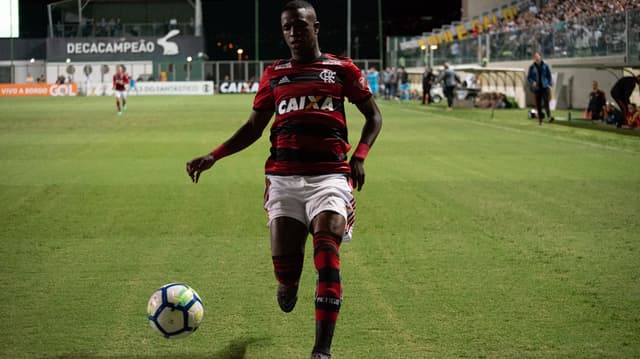 O Flamengo esteve longe de ser brilhante, mas foi efetivo e venceu o Atlético-MG neste sábado, no Independência, em Belo Horizonte. O resultado coloca os cariocas na liderança da tabela, e Vinicius Júnior e Diego Alves saíram como destaques durante a partida. Confira, a seguir, as notas do LANCE! (Por Marcello Neves - marcelloneves@lancenet.com.br).