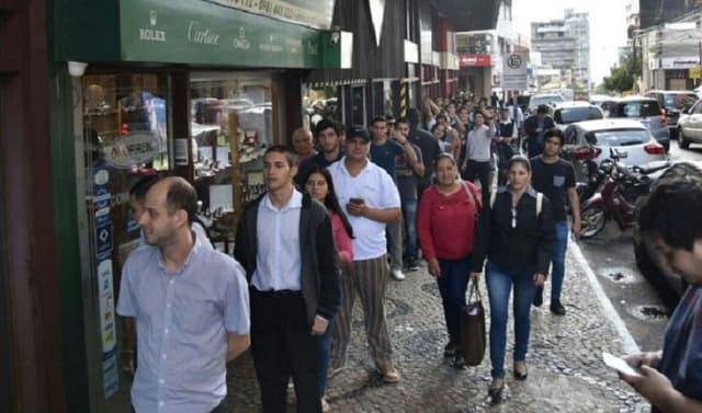 Torcedores do Olimpia formam filas gigantes por ingressos