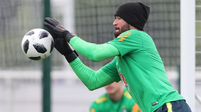 Alisson em treino da Seleção Brasileira