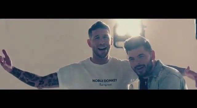 Sergio Ramos participa de música dedicada à seleção da Espanha