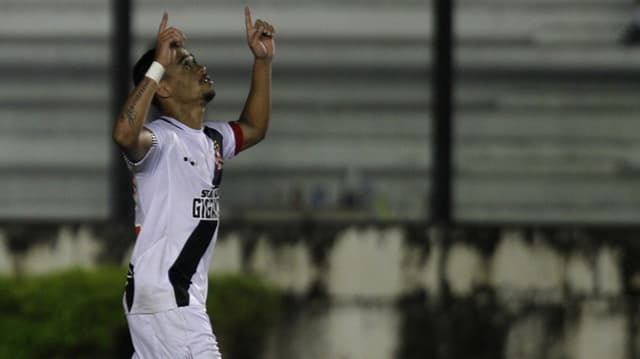 O Vasco passou sufoco, mas conseguiu fazer o dever de casa e venceu o Paraná nesta quarta-feira, em São Januário, em duelo válido pela oitava rodada. Yago Pikachu fez o único gol e esteve entre os destaques da equipe de Zé Ricardo. Além dele, Fernando Miguel também esteve bem. Confira, a seguir, as notas do LANCE! (Por - João Mércio Gomes -&nbsp;jmercio@lancenet.com.br).<br>