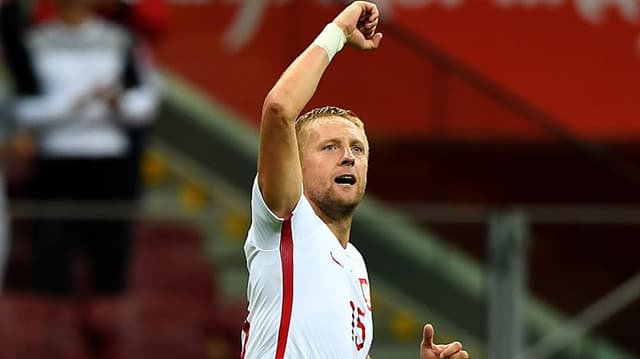 Zagueiro Glik, com a camisa da Polônia