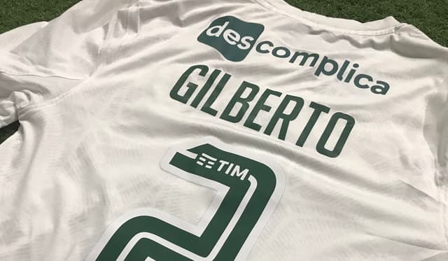 Camisa do Fluminense com patrocínio da Descomplica