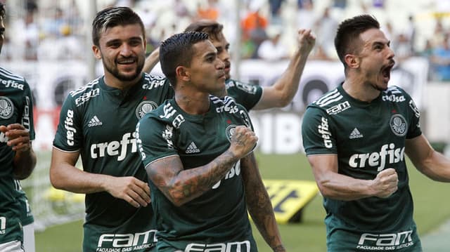 O Palmeiras deixou dois pontos no Ceará após abrir 2 a 0 e permitir o empate para o time da casa, no fim. Dudu, com um gol e uma assistência, foi o melhor em campo - ele já tinha saído no momento do empate, que teve vacilos de Jailson e Thiago Martins. Veja as notas (por Alexandre Guariglia)