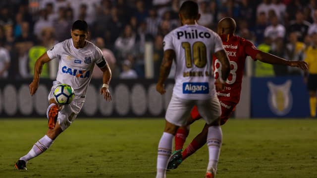 Na derrota por 2 a 1 para o Internacional, o Santos praticamente não teve destaques positivos em campo. Lucas Veríssimo foi expulso e levou a pior nota. Veja todas a seguir (por Guilherme Amaro).