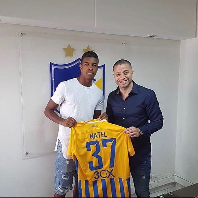 Revelado nas categorias de base do São Paulo, o atacante Léo Natel acertou com o Apoel, do Chipre