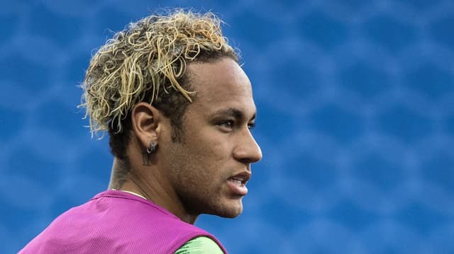 Neymar aparece com visual diferente no último treino da Seleção antes da estreia na Copa do Mundo