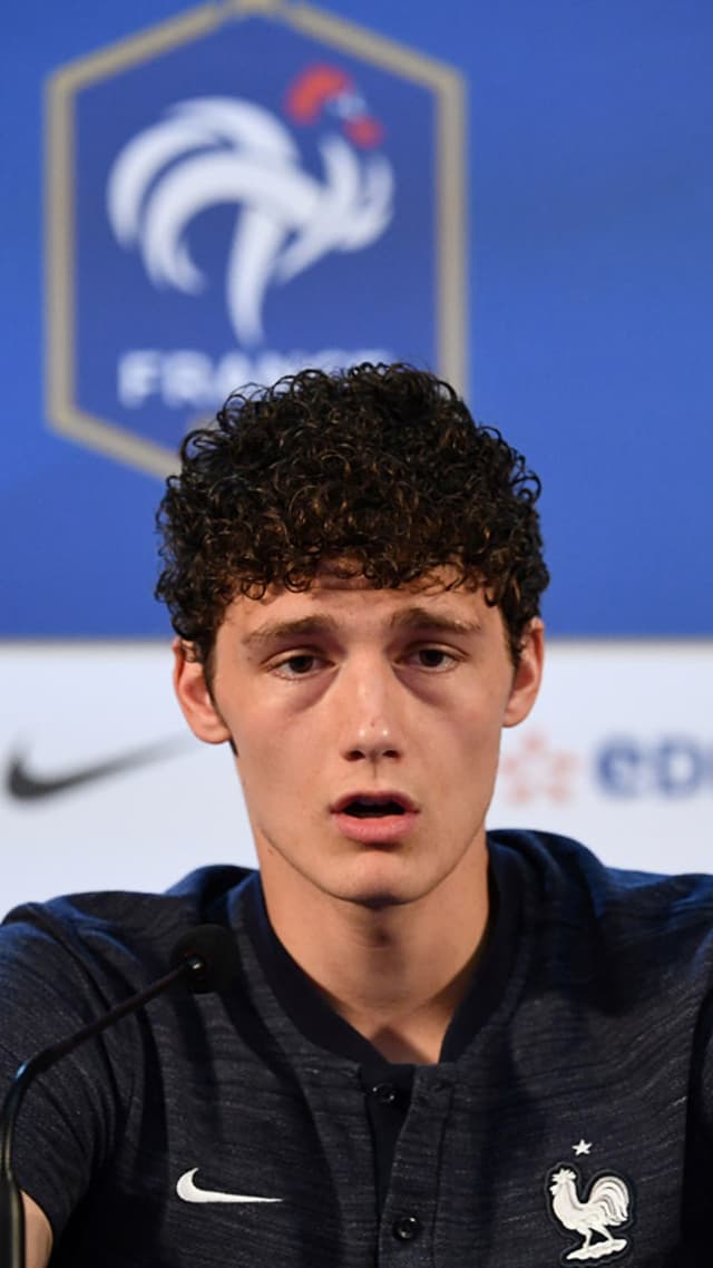 Pavard, durante coletiva da França