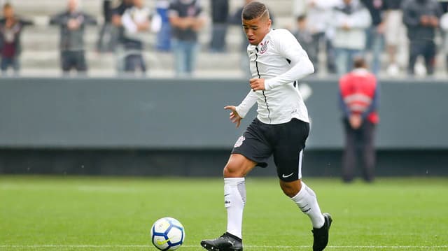 Daniel Marcos em ação pelo Corinthians