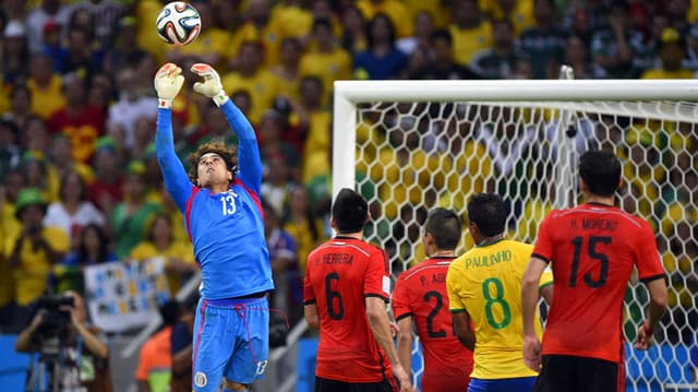 Na Copa de 2014, Brasil esbarrou no goleiro Ochoa e empatou por 0 a 0 com os mexicanos&nbsp;