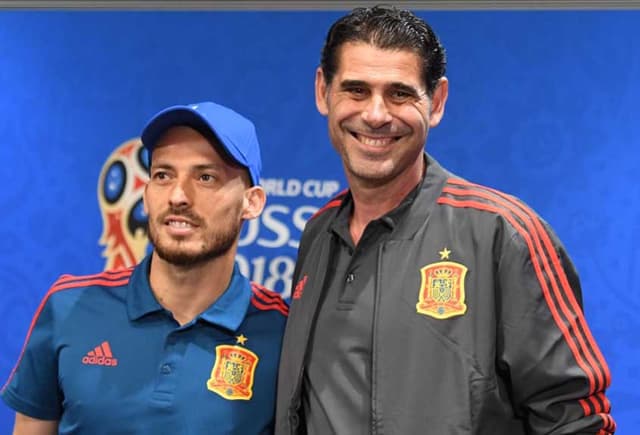 Hierro e David Silva em coletiva em Moscou