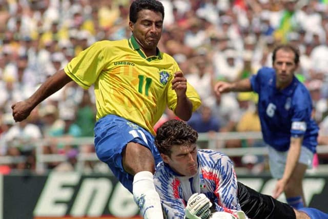 1994 - Na Copa do Mundo dos EUA, a final entre Brasil e Itália foi apitada pelo árbitro húngaro Sandor Puhl. Naquela ocasião, após empate sem gols, o Brasil conquistou o tetracampeonato ao derrotar os italianos nos pênaltis, no estádio Rose Bowl