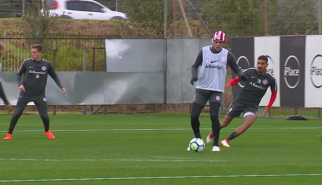 Jonatan Álvez no treino do Inter