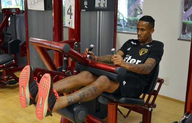 Militão tem contrato até janeiro e pode estar de saída do clube onde foi revelado