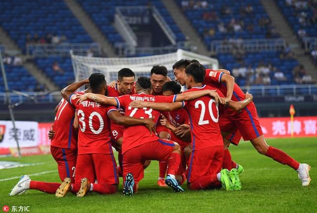 Alan Kardec marca dois gols e Chongqing reage no Campeonato Chinês