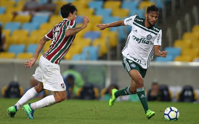 O Palmeiras encerrou nesta quarta-feira a sequência de seis partidas sem derrotas no Campeonato Brasileiro. Derrotado pelo Fluminense por 1 a 0 no Maracanã, o time não teve grande atuação - Moisés e Willian estiveram entre os poucos destaques. Veja a avaliação dos palmeirenses no LANCE!. (Por Thiago Ferri)