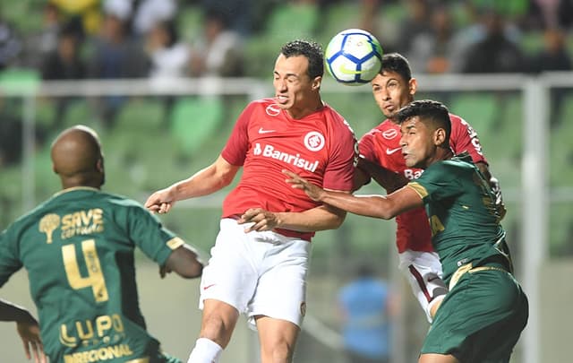 Leandro Damião saiu chateado com a arbitragem